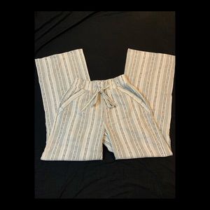 Size small. Dress pants. Never worn. Pockets.